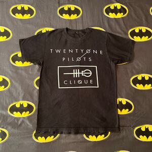 twenty one pilots clique logo graphic t-shirt